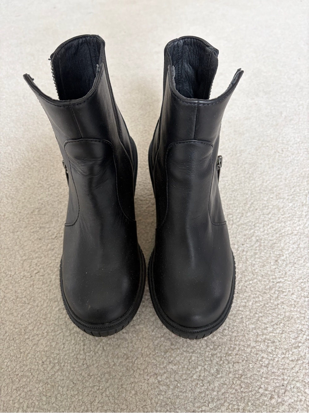 Sorel Black Leather Ankle Boots with Side Zip